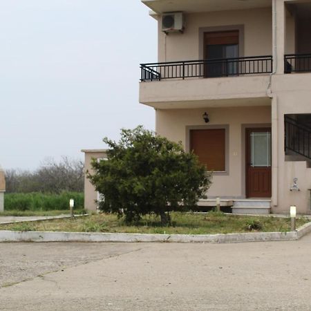 Vakis Apartments Romanon Exterior photo