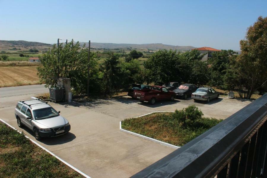 Vakis Apartments Romanon Exterior photo